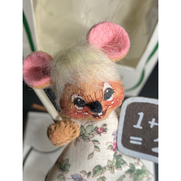 Annalee 3" Teacher With Chalkboard And Chalk Vintage Doll 1997 Home Decor - Picture 6 of 8